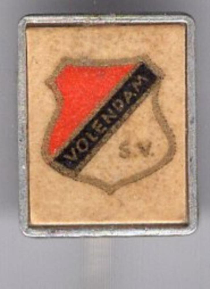 Volendam papier op alu voetbalclub speldje( Y_050 ), Verzamelen, Speldjes, Pins en Buttons, Zo goed als nieuw, Speldje of Pin