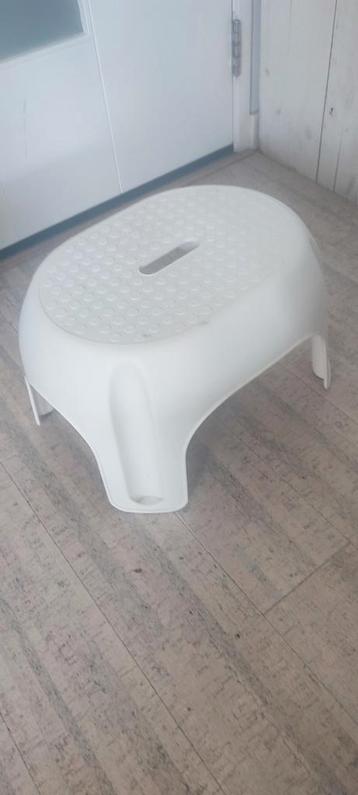 CURVER opstapje verhoger wit kunststof 24 cm hoog beschikbaar voor biedingen