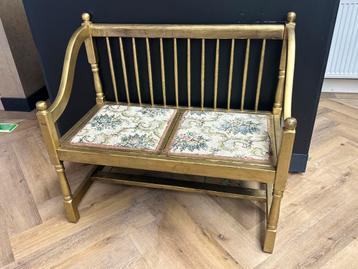 Retro Houten Bankje beschikbaar voor biedingen