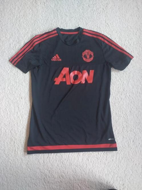 Manchester United 2015/16 trainingsshirt - maat S, Sport en Fitness, Voetbal, Zo goed als nieuw, Shirt, Maat S, Verzenden