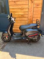 Vespa Sprint 45 km/u – Bouwjaar 2023 – 1e eigenaar – 4966 km, Fietsen en Brommers, Snorfietsen en Snorscooters, Ophalen, Zo goed als nieuw