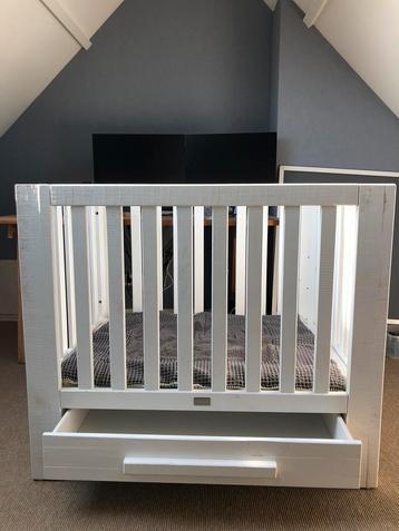 Box babypark - hout- structuur-wit- vierkant beschikbaar voor biedingen