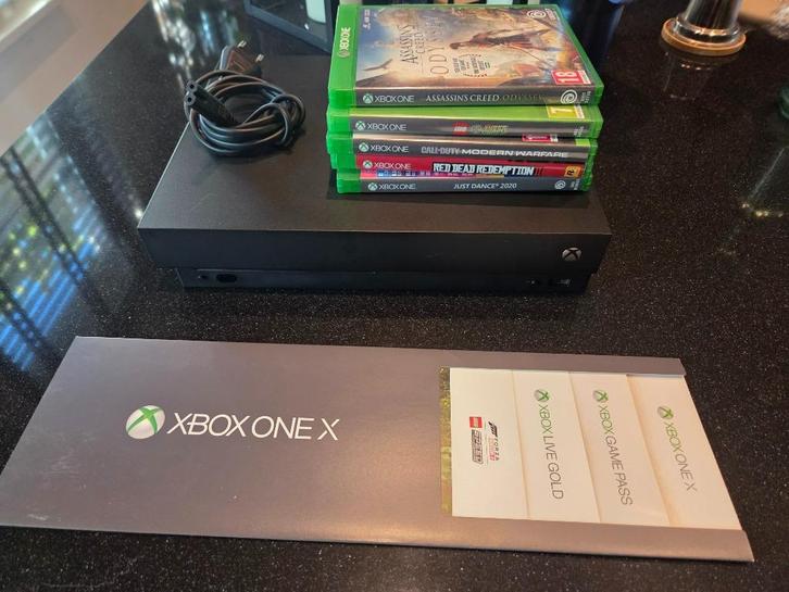 Xbox One X – 1TB – Nette staat – 5 games – LEGO Forza DLC, Spelcomputers en Games, Spelcomputers | Xbox One, Gebruikt, Xbox One X