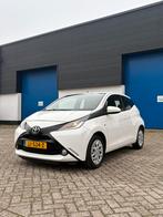 Toyota Aygo X-Play 2016 61.000 KM, Voorwielaandrijving, Stof, Start-stop-systeem, 0 kg