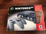 Nette n64 compleet in doos., Spelcomputers en Games, Spelcomputers | Nintendo 64, Ophalen of Verzenden, Gebruikt, Met 1 controller