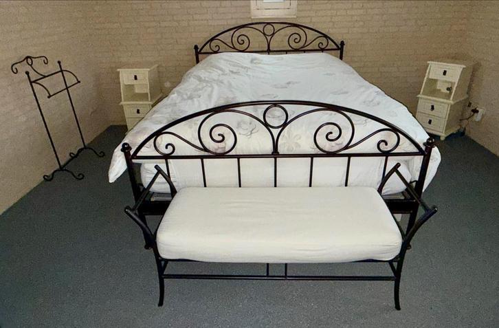 Compleet metalen slaapkamer - bed -Ledikant, Huis en Inrichting, Woonaccessoires | Spiegels, Zo goed als nieuw, 125 cm of meer