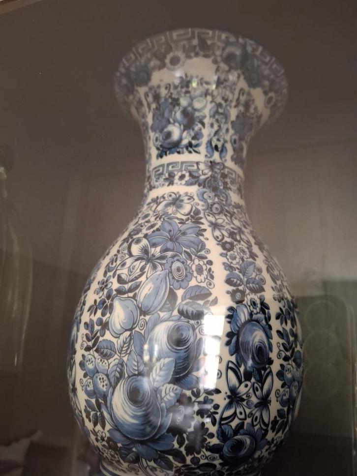 Blauwe Vaas met Bloemenmotief, Antiek en Kunst, Antiek | Vazen, Ophalen