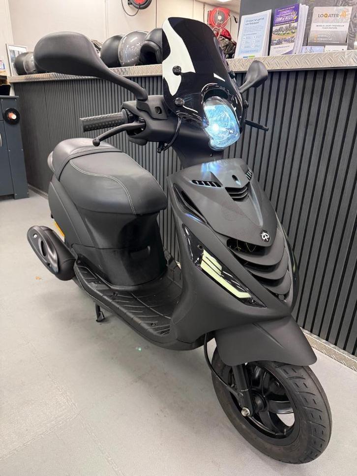 Piaggio Zip Brom SP Mat Zwart 4T 45KM BJ 2016 1e eig 3250KM, Fietsen en Brommers, Scooters | Piaggio, Zo goed als nieuw, Zip, Maximaal 45 km/u