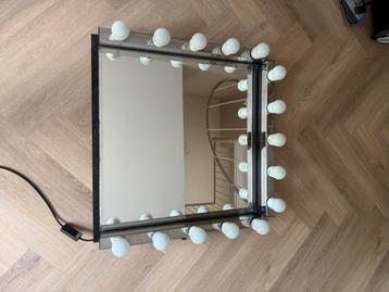 Hollywood spiegel beschikbaar voor biedingen