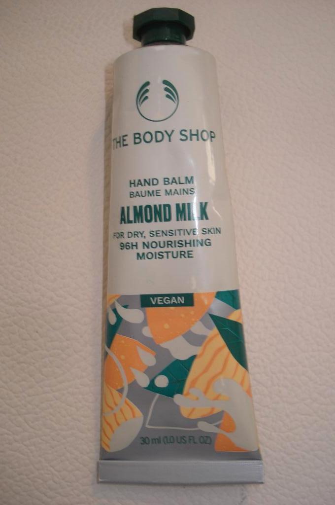 The body shop hand balm  almond milk vegan 30 ml Nieuw, Ophalen of Verzenden, Nieuw, Bodylotion, Crème of Olie