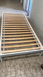 Bed / Bedframe met lattenbodem // Wit // staal // 200x90 //, Huis en Inrichting, Slaapkamer | Bedden, Ophalen, 90 cm, Eenpersoons