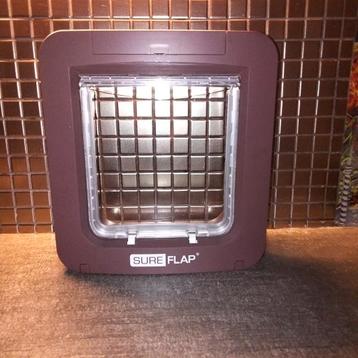 Petdoor van Sureflap Bruin.  beschikbaar voor biedingen