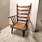 Vintage houten armstoel met kussen – landelijke stijl, Ophalen