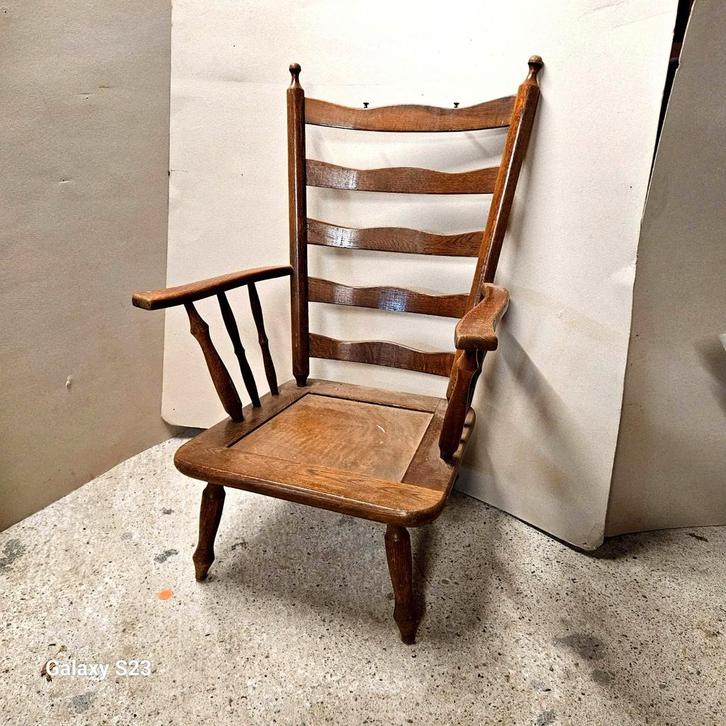 Vintage houten armstoel met kussen – landelijke stijl, Antiek en Kunst, Antiek | Meubels | Stoelen en Banken, Ophalen