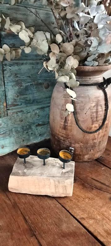 Brocante kandelaar. Degelijk hout. 3 kaarsen. beschikbaar voor biedingen