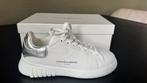 Prachtige witte sneakers Emporio Armani maat 38 als nieuw!, Ophalen of Verzenden, Zo goed als nieuw, Wit, Sneakers of Gympen