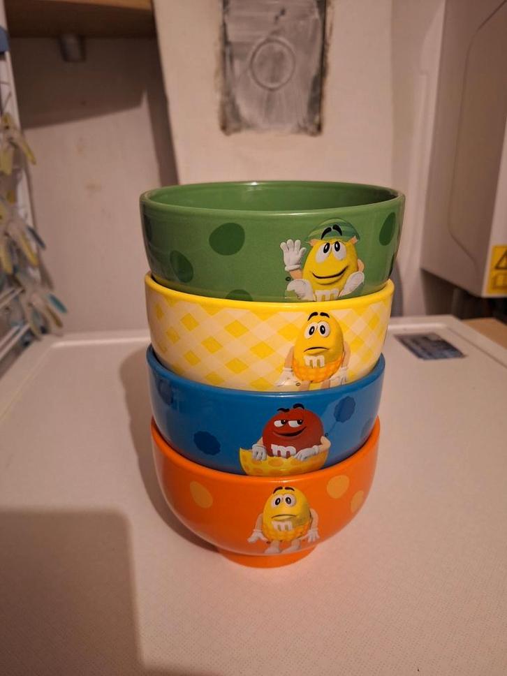 Kommen m&m nieuw 4 stuks, Huis en Inrichting, Keuken | Servies, Nieuw, Kom(men), Overige stijlen, Ophalen of Verzenden