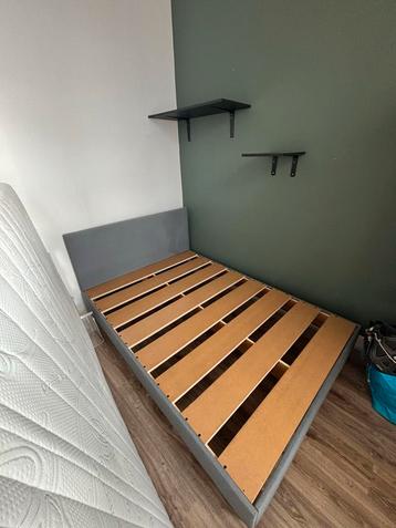 IKEA 140x200 Bedframe (zonder matras) beschikbaar voor biedingen