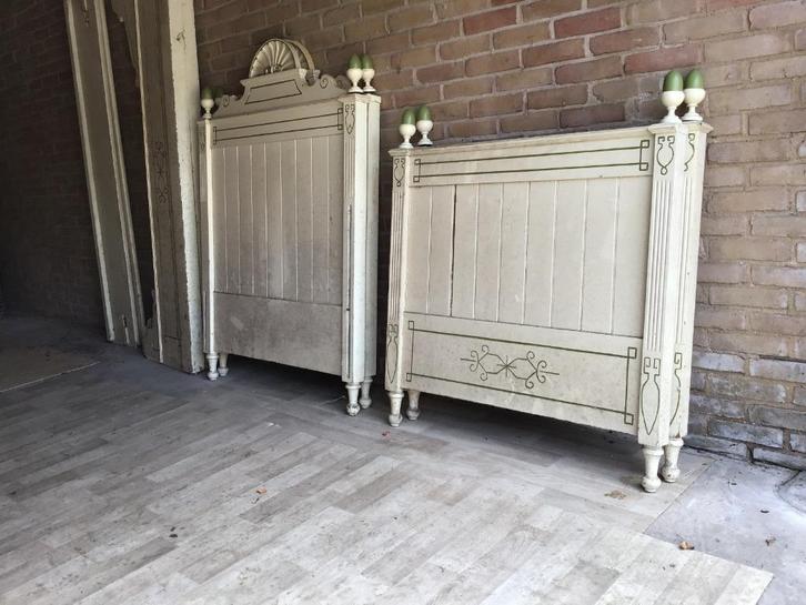 Set van 2x Jugendstil bedden (90x190 cm) met nachtkastje, Antiek en Kunst, Antiek | Meubels | Bedden, Ophalen