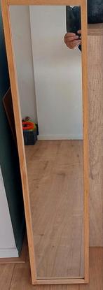 Sleutelkast met spiegel, Ophalen