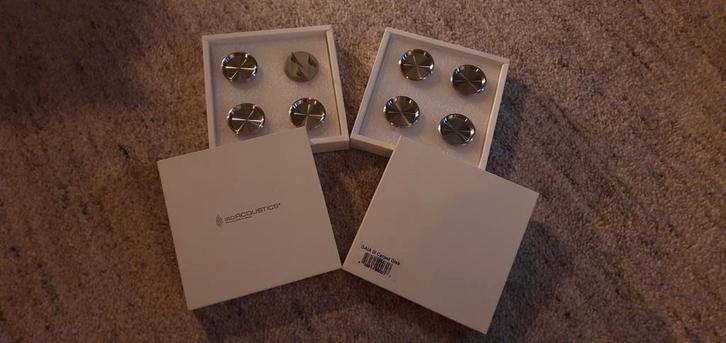 Isoacoustics Gaia lll Carpet Discs, Audio, Tv en Foto, Luidsprekers, Zo goed als nieuw, Front, Rear of Stereo speakers, Minder dan 60 watt