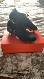 Nike Tiempo Legend 10 Club Voetbalschoen Zwart (maat 43), Ophalen, Zo goed als nieuw, Schoenen
