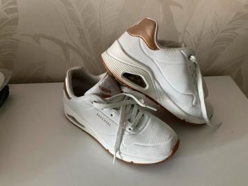 Sketchers, leuke witte sneakers 37 beschikbaar voor biedingen
