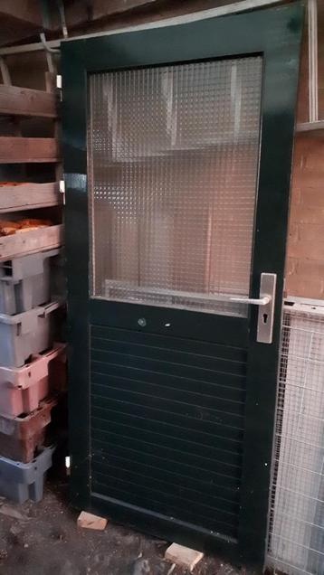 hardhouten achterdeur beschikbaar voor biedingen