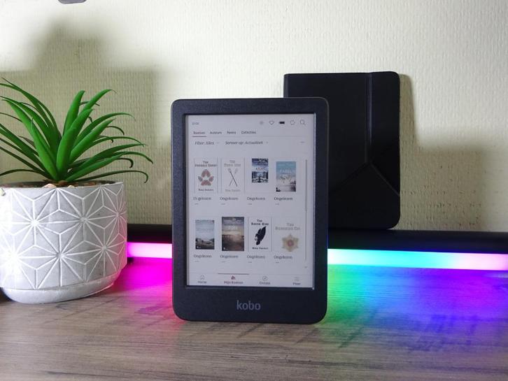 KOBO Clara Colour e-reader + originele sleepcover, Computers en Software, E-readers, Gebruikt, 6 inch of minder, 16 GB of meer