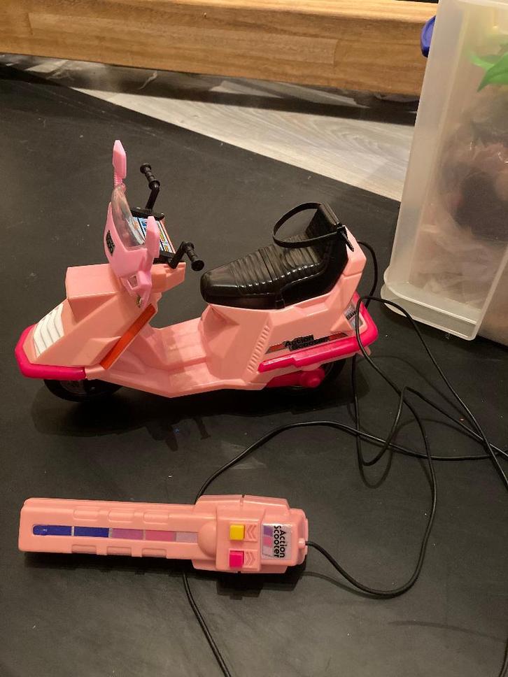 Vintage retro Barbie Fleur Sindy scooter brommer werkend!, Verzamelen, Poppen, Zo goed als nieuw, Accessoires, Ophalen of Verzenden