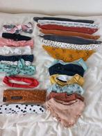 10 baby haarbanden en 13 kwijl slabbetjes / driehoekjes, Ophalen of Verzenden, Zo goed als nieuw, Diversen