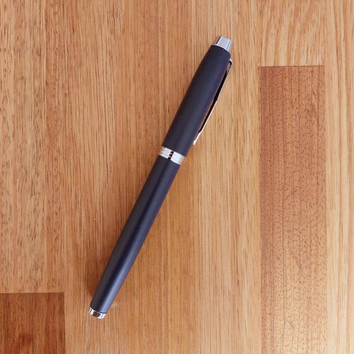 Parker IM Matt Blue vulpen, Verzamelen, Pennenverzamelingen, Zo goed als nieuw, Vulpen, Parker, Met doosje, Ophalen of Verzenden