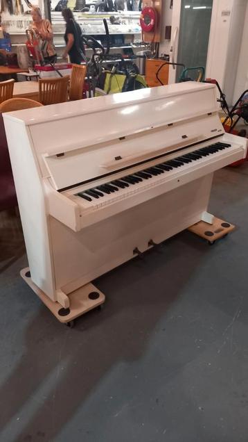 Witte Malmsjö Millho Piano en nog veel meer piano's beschikbaar voor biedingen