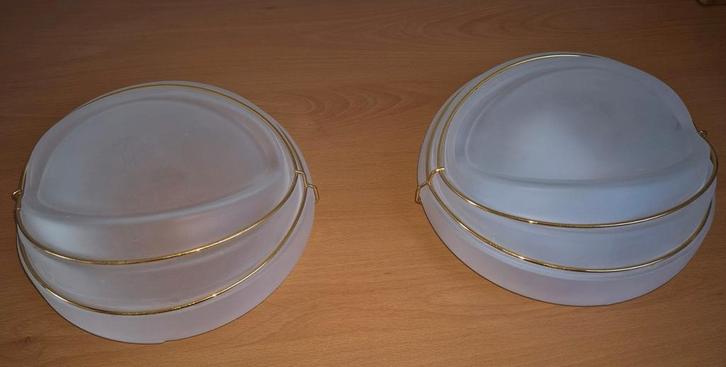 2 Melkglas Plafonnières, Huis en Inrichting, Lampen | Wandlampen, Gebruikt, Glas, Metaal, Ophalen of Verzenden