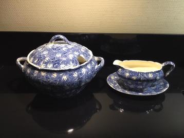 Antieke dekschaal met sauskom beschikbaar voor biedingen