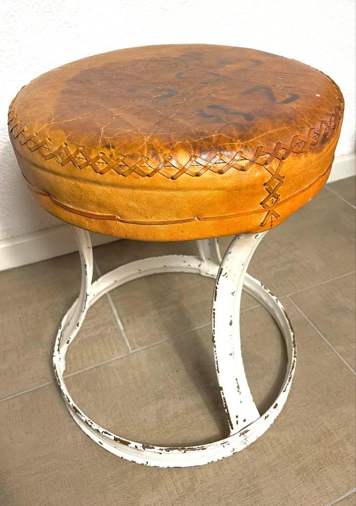 Vintage Krukje met Leren Zitting, Huis en Inrichting, Krukjes, Gebruikt, IJzer, Ophalen of Verzenden