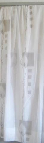 2 GROTE WITTE INBETWEEN VITRAGE GORDIJNEN , LICHTE DECORATIE, Huis en Inrichting, Stoffering | Gordijnen en Lamellen, 200 cm of meer