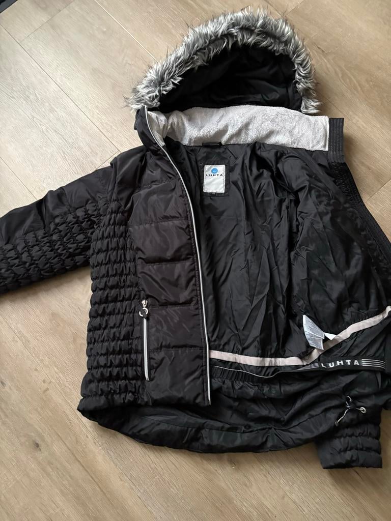 Luhta wintersport jas maat 42 met afneembare capuchon, Kleding | Dames, Wintersportkleding, Ophalen, Zo goed als nieuw, Maat 42/44 (L)