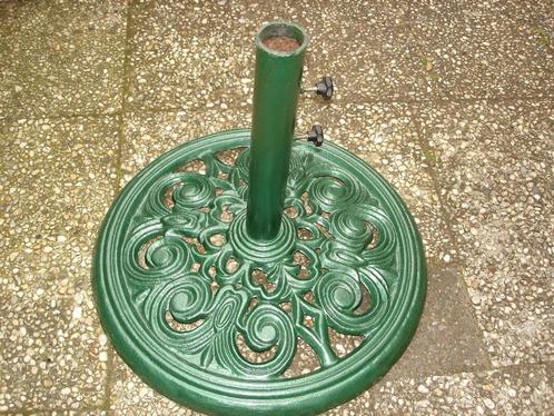Aangeboden zware Gietijzeren parasolvoet., Tuin en Terras, Overige Tuin en Terras, Zo goed als nieuw, Ophalen
