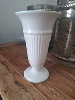 Wedgwood vaas, Huis en Inrichting, Woonaccessoires | Vazen, Overige kleuren, Aardewerk of Porselein, Ophalen of Verzenden, Zo goed als nieuw