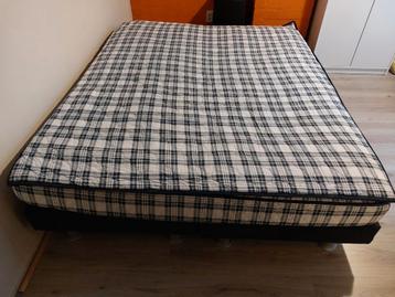 Boxspring 200 x 160 cm met matras en topper