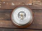 Barometer op houten wandplaat diameter geheel 13,5 cm, Gebruikt, Ophalen of Verzenden, Barometer