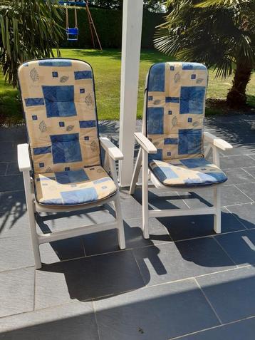 2 WITTE KETTLER NAPOLI VERSTELBARE TUINSTOELEN MET 4 KUSSENS beschikbaar voor biedingen