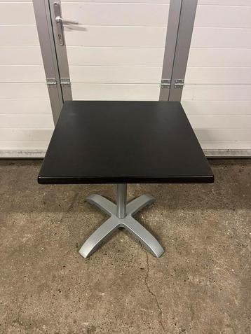 12 stuks Terras tafels horeca 70x70 cm werzalit, nette staat beschikbaar voor biedingen