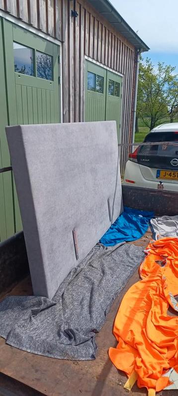 Boxspring hoofdbord. Gratis , Antraciet. Afmeting 180x200cm beschikbaar voor biedingen