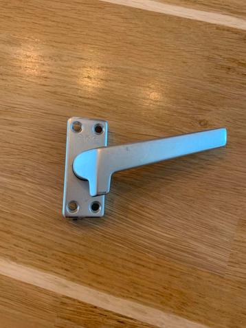 Axa raamslot beschikbaar voor biedingen