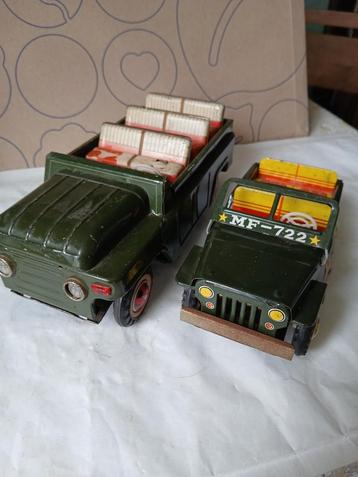 2x oude blikken chinese Jeep , opknappers,  samen voor €10 beschikbaar voor biedingen