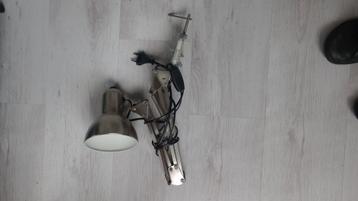 Retro bureaulamp beschikbaar voor biedingen