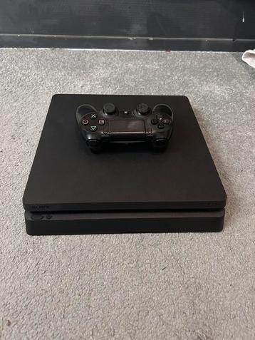 Ps4 slim met controller beschikbaar voor biedingen