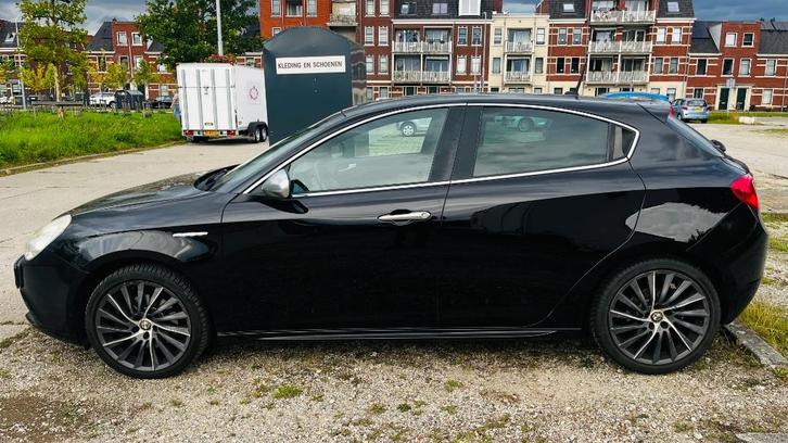Alfa Romeo Giulietta 1.4 Turbo MultiAIR 2011 !ENGINE DEFECT!, Auto's, Alfa Romeo, Particulier, Giulietta, ABS, Airbags, Airconditioning